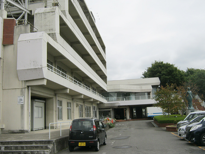 青少年会館建物全景