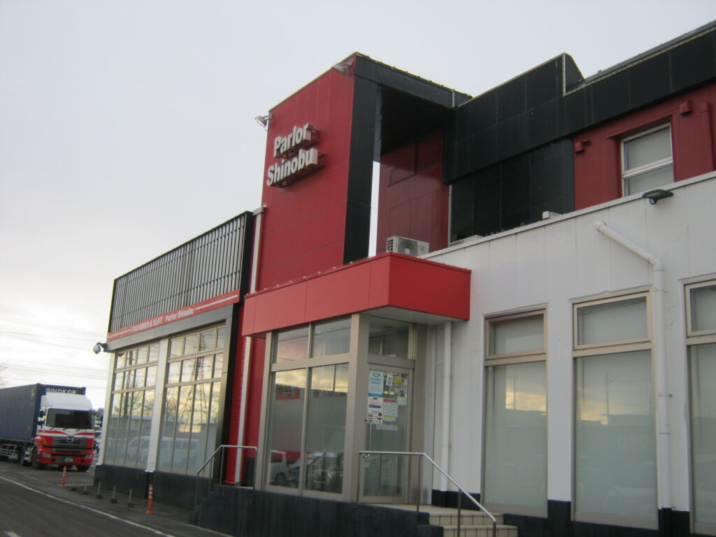 パーラーしのぶ　建物全景