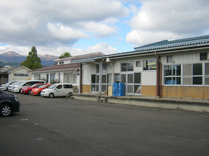西部学校給食センター建物全景