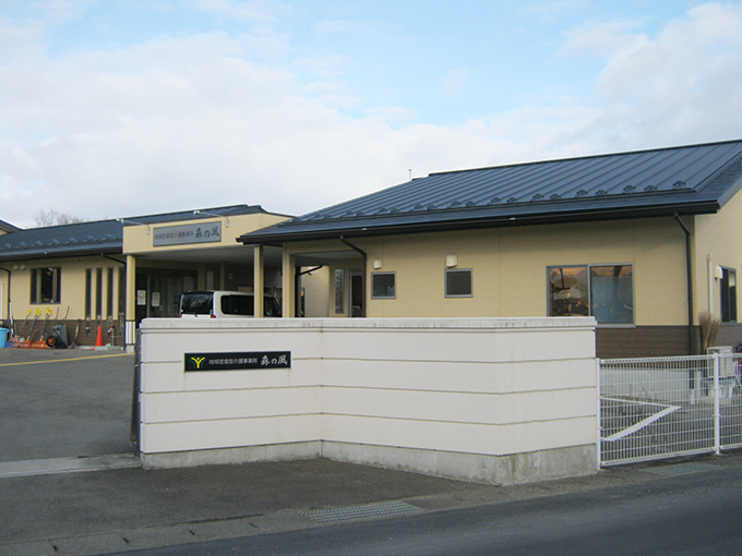 森の風建物全景