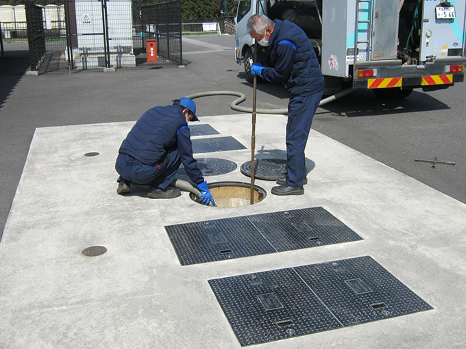 十六沼公園清掃の様子